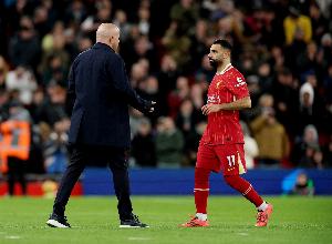 回声报：斯洛特认为将萨拉赫撤出首发是正确决定，球队防守更紧凑