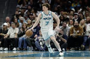 【菜鸟】克尼佩尔预定三分王？哈珀12中8得19分5助1断 克赖尔12分