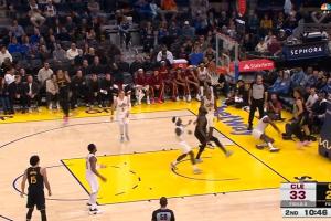 哥们你太夸张了吧？追梦跳起来补空篮 竟然打铁了？！