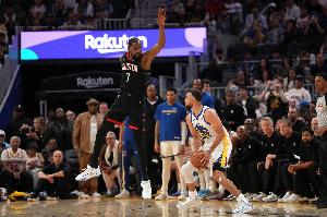 相约服下回春丹？詹姆斯&库里&杜兰特&哈登&小卡 今日同时闪光