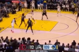 白热化！库里空切接球 上篮稳稳命中追到1分