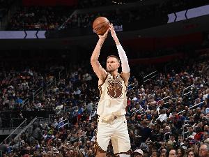 库里谈波津：他受困犯规没打出节奏 但我被包夹时他能拉开空间