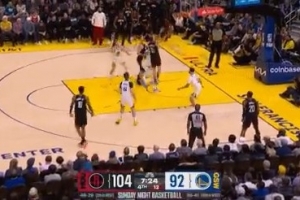 斗转星移！谢泼德突进内线 倚住防守高打板挑篮打成库里式进球