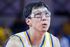 周琦出战26分钟 3中1&罚球10中6拿到8分7板4助1断2帽 正负值+23