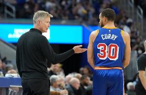 科尔：对库里伤病的应对已经研究好几年了 时间老人终究会追上来