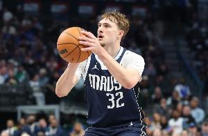 巴格利：弗拉格能给对方防守施压 为队友创造机会 他只会越来越好