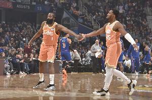 米切尔：哈登是球队领袖 虽然没投进 但有时单是他的存在就足够了