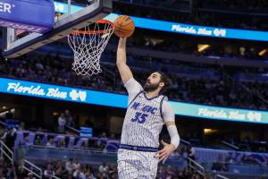 格鲁吉亚猛男！比塔泽替补不到25分钟即砍14分15板6助 历史首人