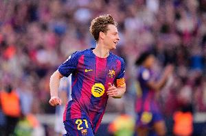 记者：德容参加巴萨今日合练，可能获得出场的医疗许可