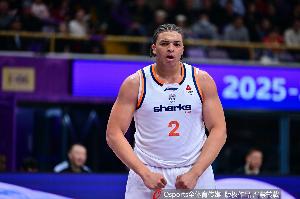 我要认真打了!洛夫顿半场12分钟 12中9砍下21分5板2助2断!