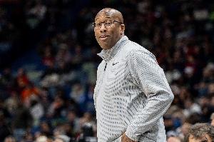 迈克·布朗：我们反复强调过打好开局 本场从第一节专注到第四节