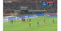 三镇扳回一球!绍尔开出角球,卡迪斯高高跃起头球破门