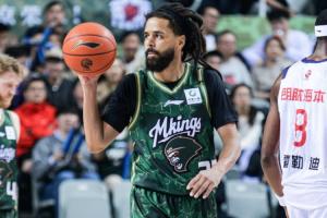 J.Cole首秀出战8分04秒三分5中0得分挂蛋！全场得到1板1助1犯！