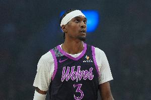 攻防俱佳！麦克丹尼尔斯20中8拿到16分8板2助4帽