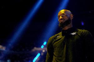 詹姆斯：我们能借助主场优势但助力不大 毕竟比赛还是在场上进行