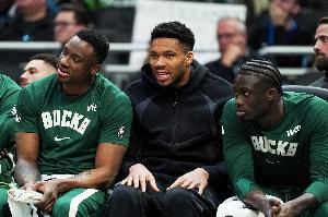 里弗斯：字母总在更衣室跟他兄弟说希腊语 不知道是不是在说我