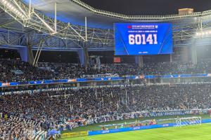 今年仅次京沪德比!沪上德比观众人数60141人,排在中超历史第12