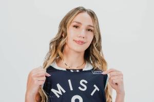 DPOY中锋阿兰娜-史密斯顶薪签约飞翼 与李月汝成为双料队友