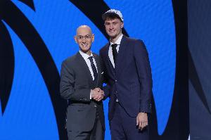 皮尔斯:状元签肯定都是内定的 萧华直接让老板们花几十亿竞拍