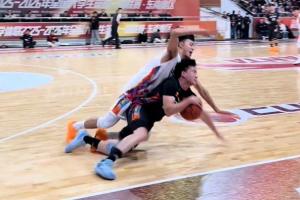 冤家路窄!华大狂胜厦大39分 周鲁男&林晨耀场下继续针锋相对