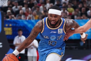 手感冰凉!杰曼半场5中0一分未得 正负值-8