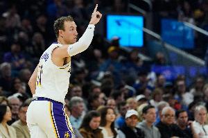 190俱乐部！肯纳德本赛季三项命中率：53.3%、47.8%、91.3%