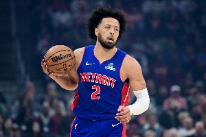 差1场可评奖！坎宁安出战64场常规赛 场均23.9分5.5板9.9助1.4断