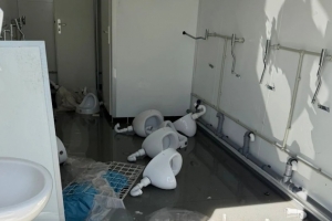 图片报:不满红牛集团,门兴球迷把RB莱比锡主场的厕所给砸了