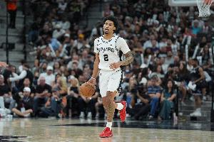 新秀赛季常规赛结束！马刺官方：哈珀因左大拇指伤势提前退赛