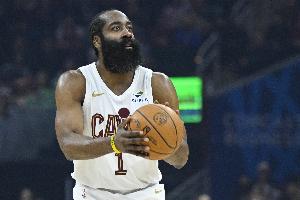 22年首轮4-2！哈登上次季后赛打猛龙场均19分10.2助&命中率40.5%