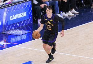 拉拉维亚赛季全勤 雷迪克:他作用巨大 能打满82场本身就是成就