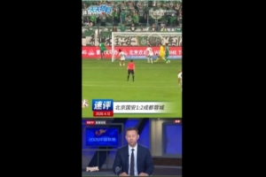 天天体育嘉宾表态：踢完就俩字不服，十几分钟人数就不该是均势