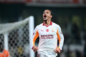 上一次还是身穿拜仁球衣，萨内自2023年3月后首次头球破门