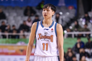 手感太差!齐麟11中3低效拿到8分6板2助1断 4失误