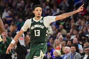 进步巨大！罗林斯本赛季场均17.3分4.6板5.6助 三分命中率40.6%