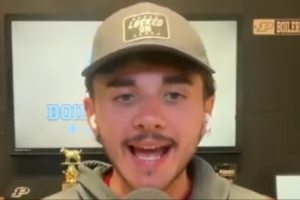 普渡媒体:郇斯楠大一上场时间不多 但我看好他成为球星