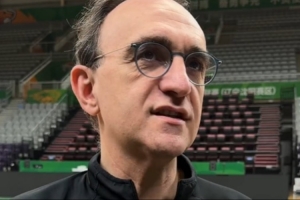 乌戈:赛季末希望大家保持健康 调配队员出场时间 也争取更好排名