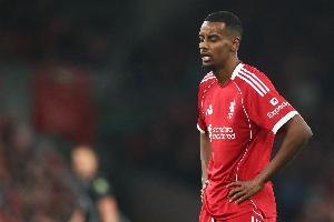 身价1亿!伊萨克去年12月脚踝受伤后首次首发,半场仅5次触球