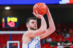 媒体人:广东签拉科塞维奇是一笔好签 但要拿他替换萨林杰吗?