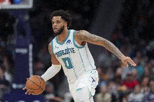 够强硬!迈尔斯·布里奇斯半场三分4中3 拿下15分6板1断2帽&0失误