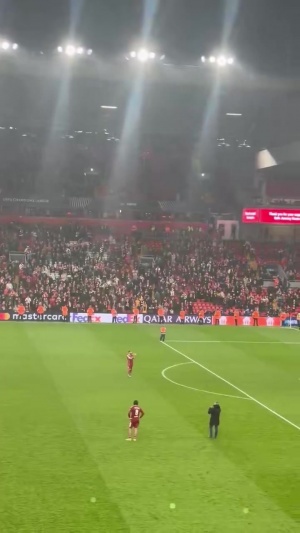 告别法老红军生涯欧冠最后一战!球迷赛后高唱萨拉赫之歌送别