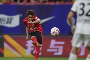 媒体人:韦世豪为蓉城出战50场联赛贡献20球13助,是金球级别球员