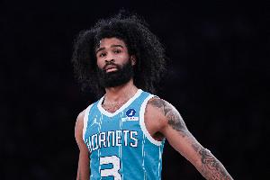 神仙三分拖入加时！科比·怀特15中7贡献19分 三分8中5