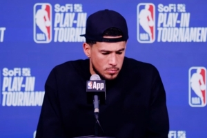 【完整版】布克:丢了五个罚球是因想太多 最后一攻我本可自己来