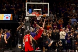 赢得尊重！阿夫迪亚穿越防守打2+1砍下40+率队反超 并造狄龙6犯