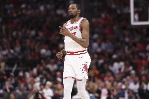 拉拉维亚:能防守杜兰特令人兴奋 他是历史最伟大得分手之一