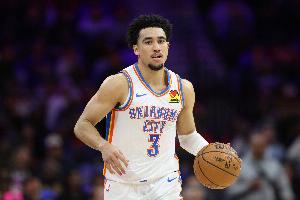 戴格诺特谈麦凯恩季后赛首秀：相信他已做好应对身体对抗的准备了