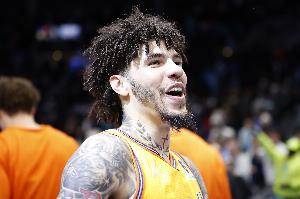 终于赢了!黄蜂第三次参加附加赛 此前两场分别惨败老鹰和步行者