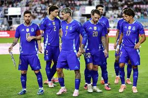 阿根廷助教:希望已无欲无求的球员们拼抢时留些余地,想想国家队