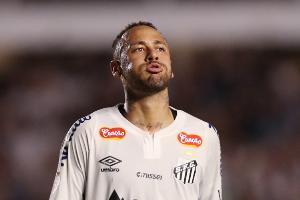 球迷称内马尔被宠坏，内马尔回应：你这小胖子，让你出名1分钟